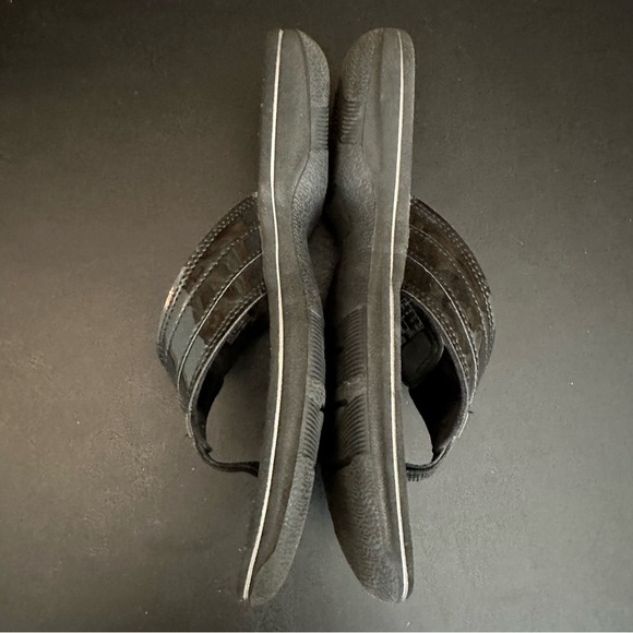 CLARKS Women's Black Patent Cloudsteppers Breeze Sea Flip Flop Slip On Sandals 8 - Picture 7 of 9